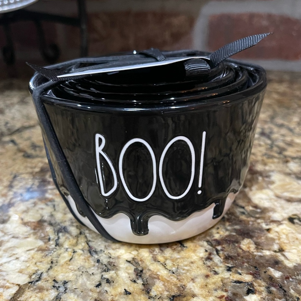 Rae Dunn BOO, SPOOKY, EKK, SCARY measuring cup set - brand new never used!!!
